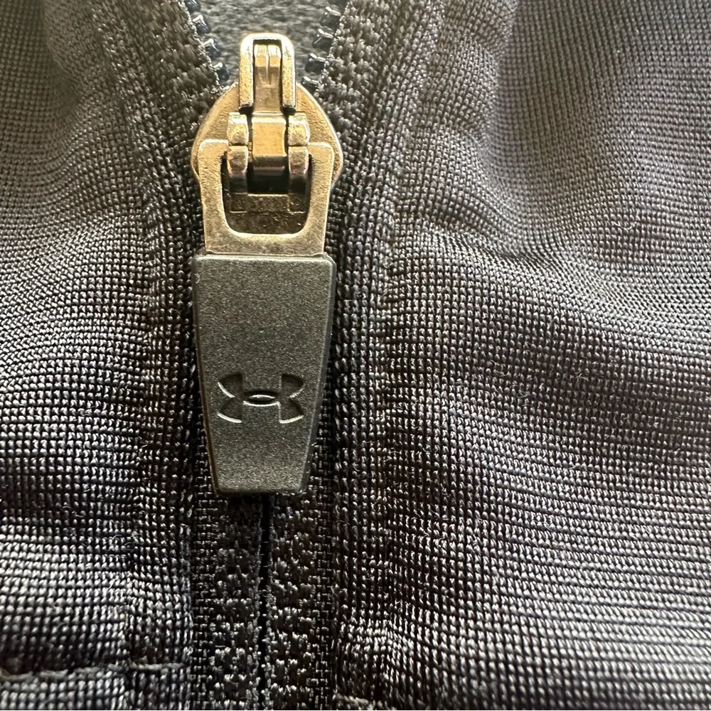 Men’s XL Under Armour Loose Fit Full Zip Knit Jacket